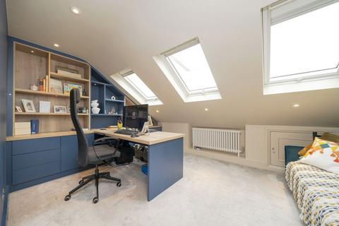 2 Forthbridge Road, London, SW11 5NY