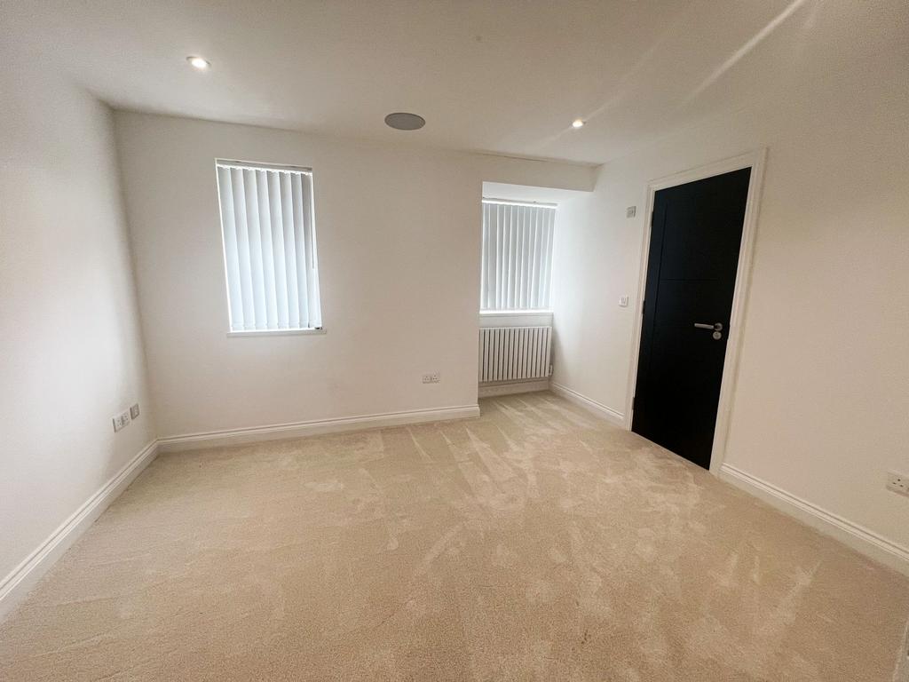 Lyndhurst Rise IG7