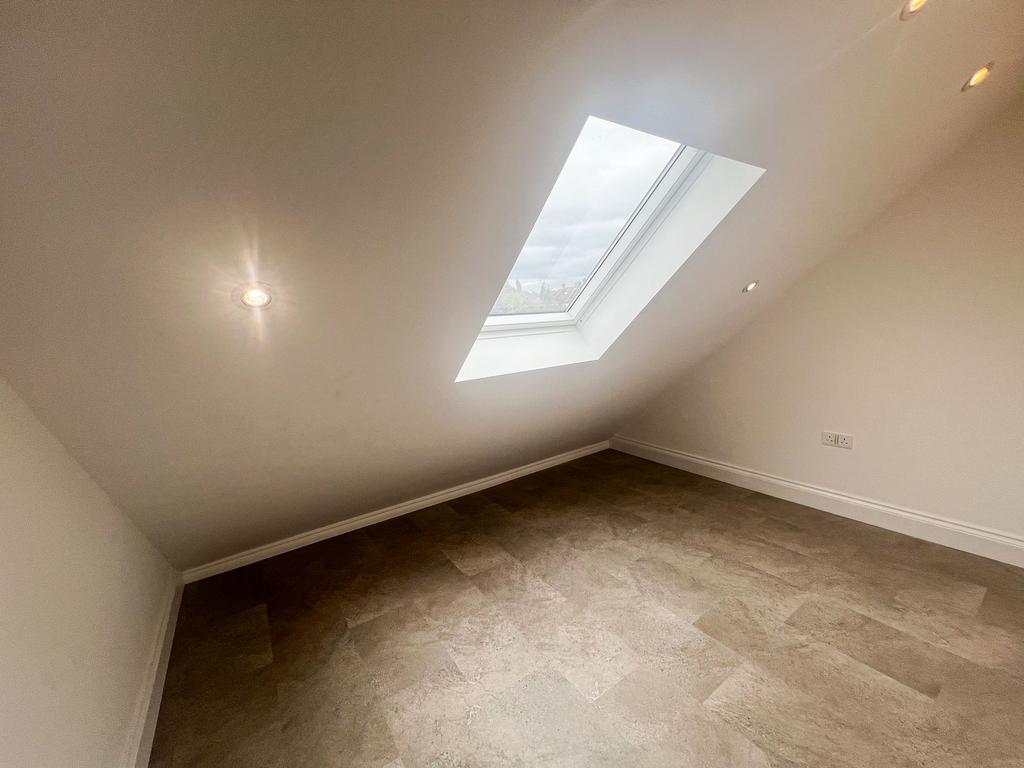 Lyndhurst Rise IG7
