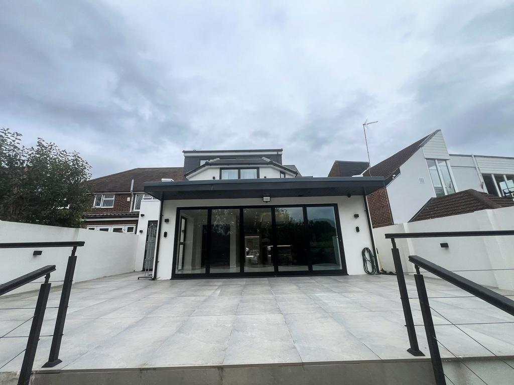 Lyndhurst Rise IG7