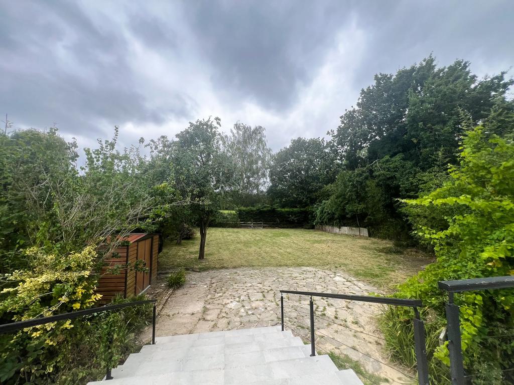 Lyndhurst Rise IG7