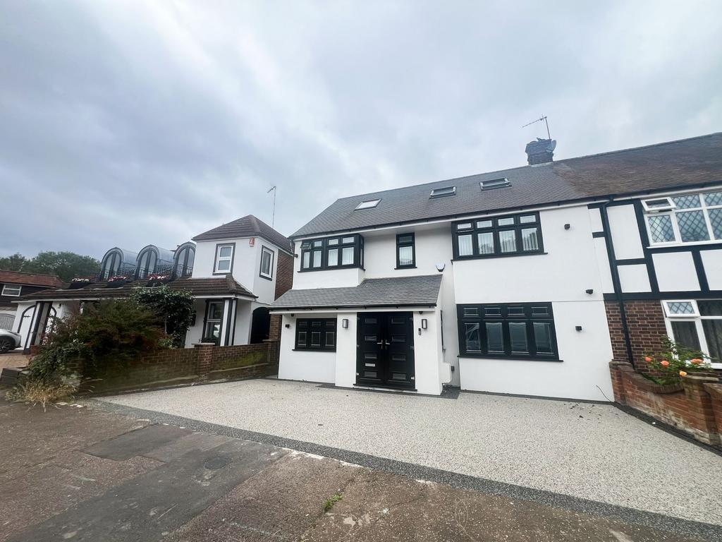 Lyndhurst Rise IG7