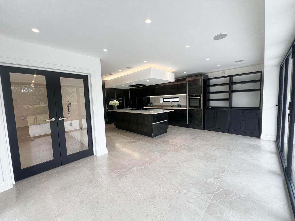 Lyndhurst Rise IG7