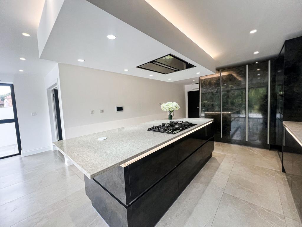 Lyndhurst Rise IG7