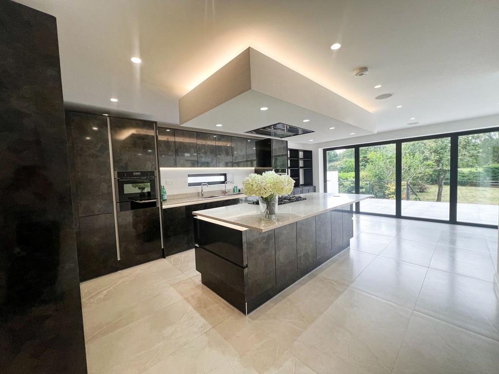 Lyndhurst Rise IG7