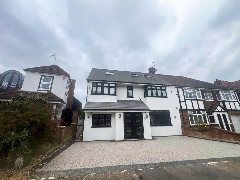 Lyndhurst Rise IG7