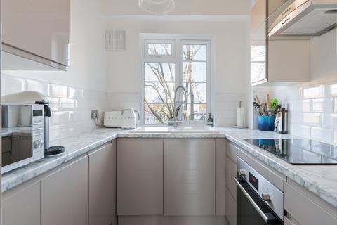 70 Chiswick Village, London, W4 3BZ
