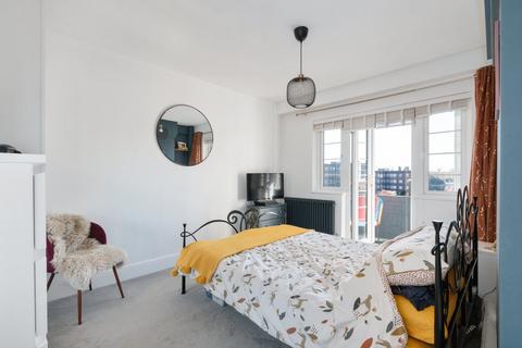 70 Chiswick Village, London, W4 3BZ