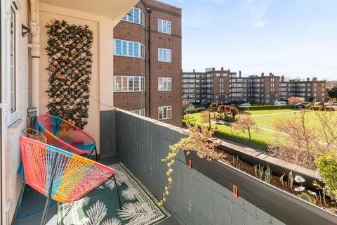 70 Chiswick Village, London, W4 3BZ