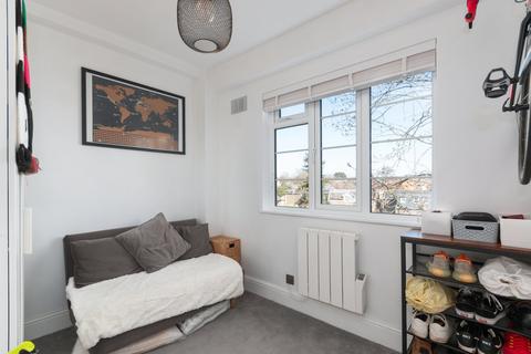 70 Chiswick Village, London, W4 3BZ