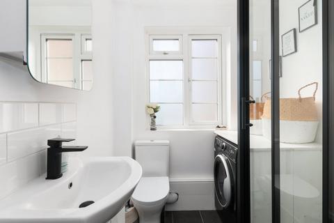 70 Chiswick Village, London, W4 3BZ