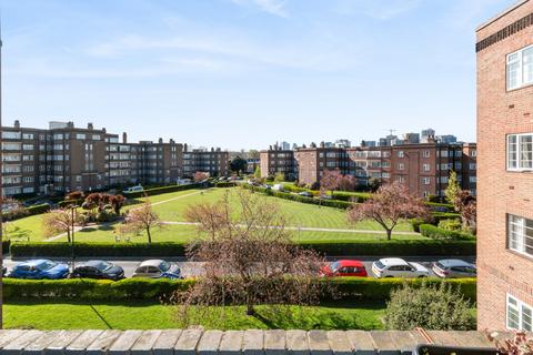 70 Chiswick Village, London, W4 3BZ