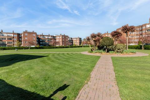 70 Chiswick Village, London, W4 3BZ