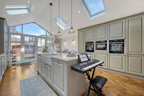 87 Westbury Road, Ilford, IG1 3BW