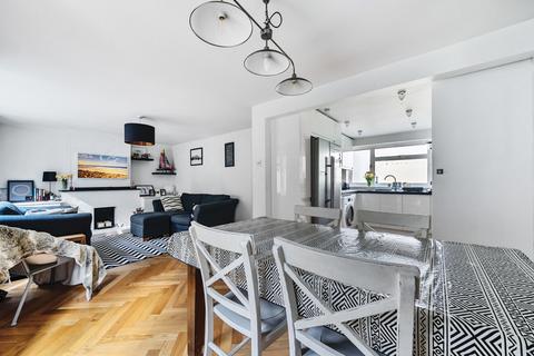 145 Kings Road, Haslemere, GU27 2QQ