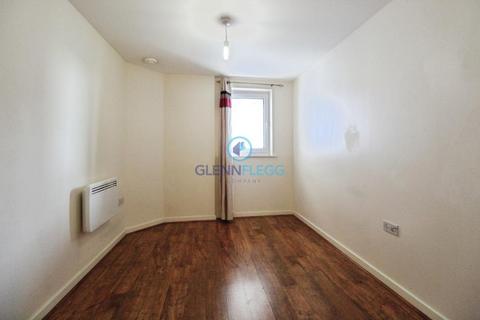 2 bedroom flat to rent, Grays Place, Slough