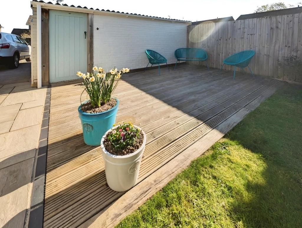 Aac40b58-decking.jpg