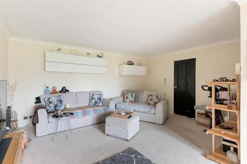1 bedroom flat for sale, Parkside Court, Epsom KT17