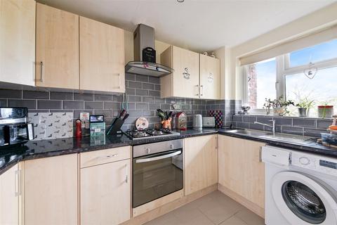 1 bedroom flat for sale, Parkside Court, Epsom KT17