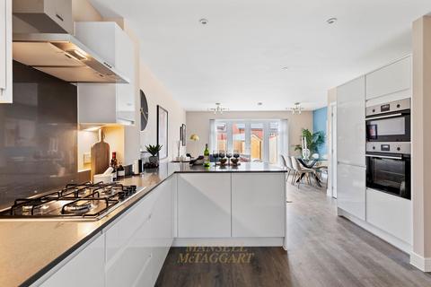 4 bedroom link detached house for sale, Steers Lane, Crawley RH10