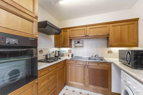 1 bedroom retirement property for sale, New Road, Crowthorne RG45