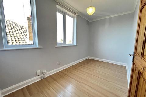 15 Austral Drive, Hornchurch, RM11 1JJ