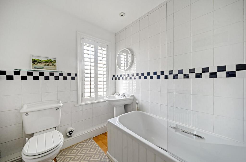 Family Bathroom.JPG