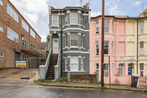 3 bedroom terraced house to rent, Brighton BN2