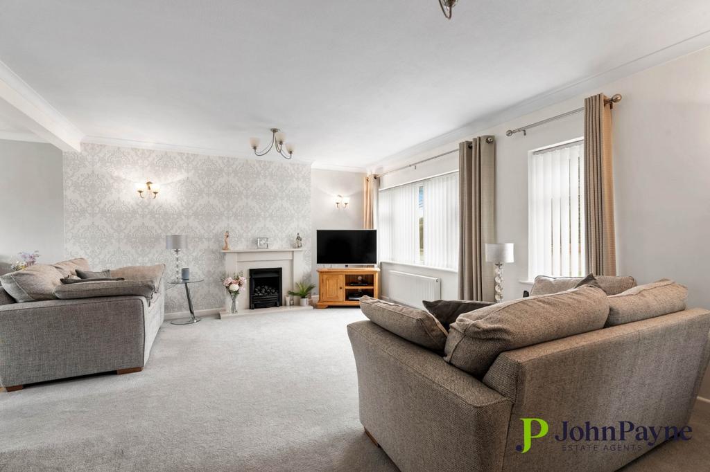 Lounge/Dining Room