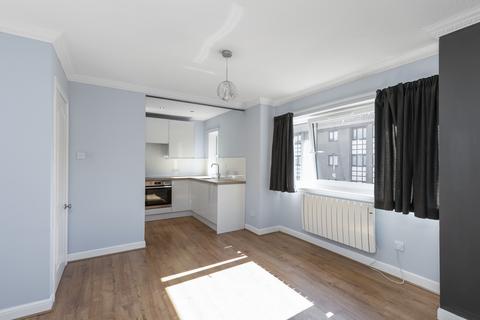 16/6 Allanfield, Edinburgh, EH7 5YJ