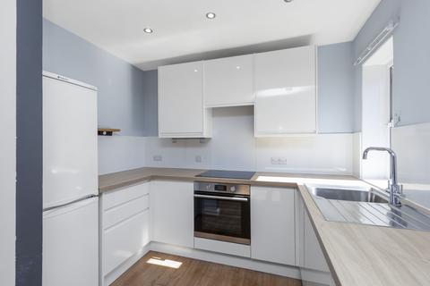 16/6 Allanfield, Edinburgh, EH7 5YJ