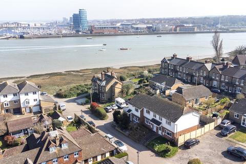 14 Admiralty Road, Upnor, Rochester, ME2 4XY