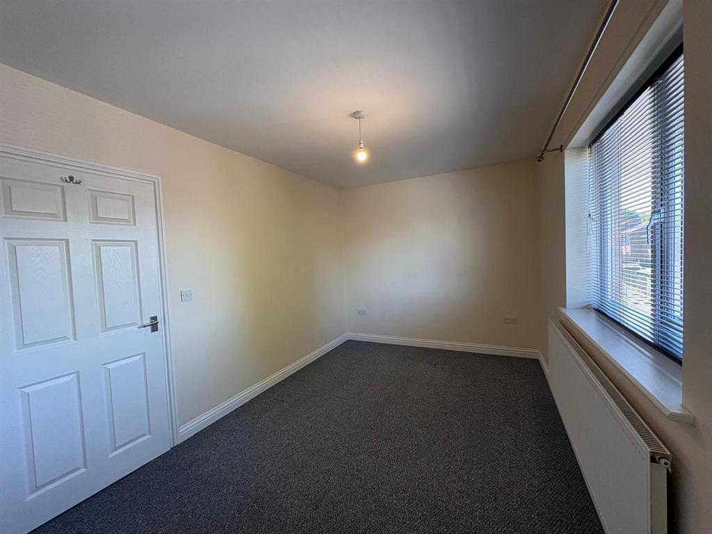 Bedroom 1.jpg