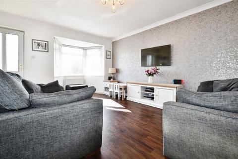 2 bedroom semi-detached house for sale, Sittingbourne Close, Hull