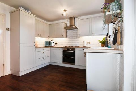 2 bedroom semi-detached house for sale, Sittingbourne Close, Hull