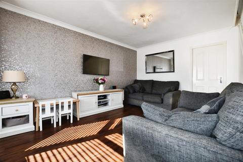 2 bedroom semi-detached house for sale, Sittingbourne Close, Hull