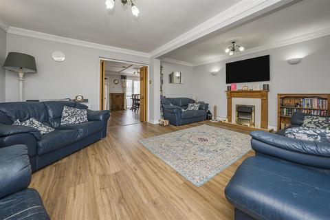 11 Hyburn Close, Bricket Wood, St Albans, AL2 3QX