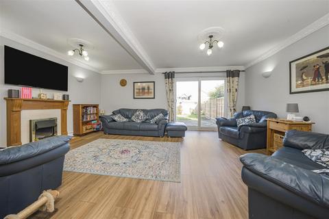 11 Hyburn Close, Bricket Wood, St Albans, AL2 3QX