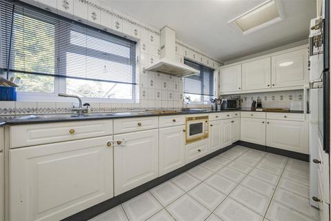 11 Hyburn Close, Bricket Wood, St Albans, AL2 3QX