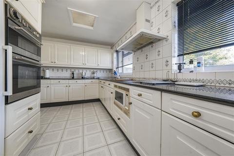 11 Hyburn Close, Bricket Wood, St Albans, AL2 3QX