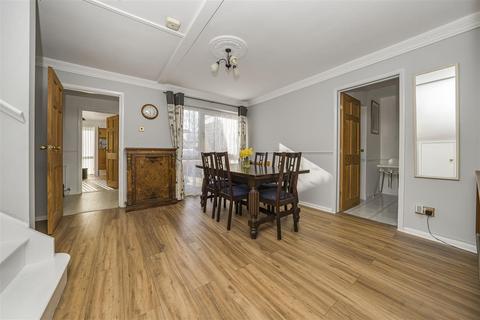 11 Hyburn Close, Bricket Wood, St Albans, AL2 3QX