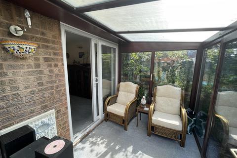 1 Brook Meadow, Wirral, CH61 4YS