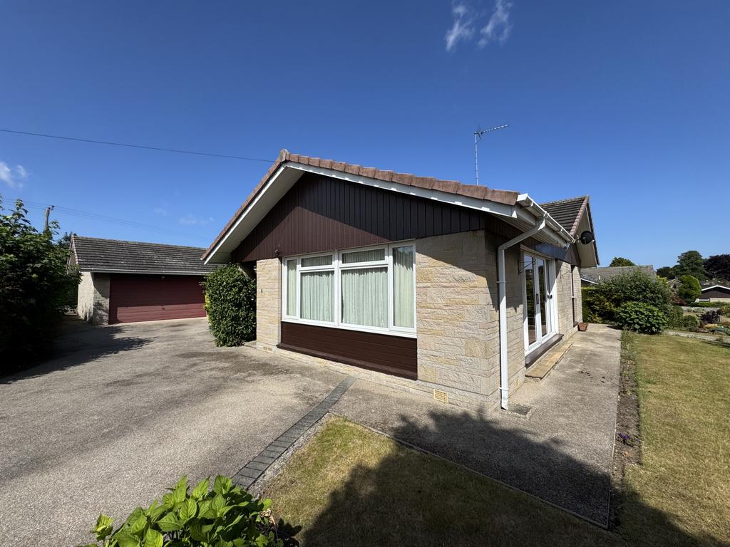 6 Bedroom Detached Bungalow - For Sale
