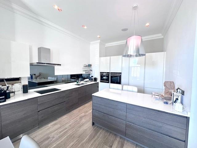 Kitchen 2.jpg