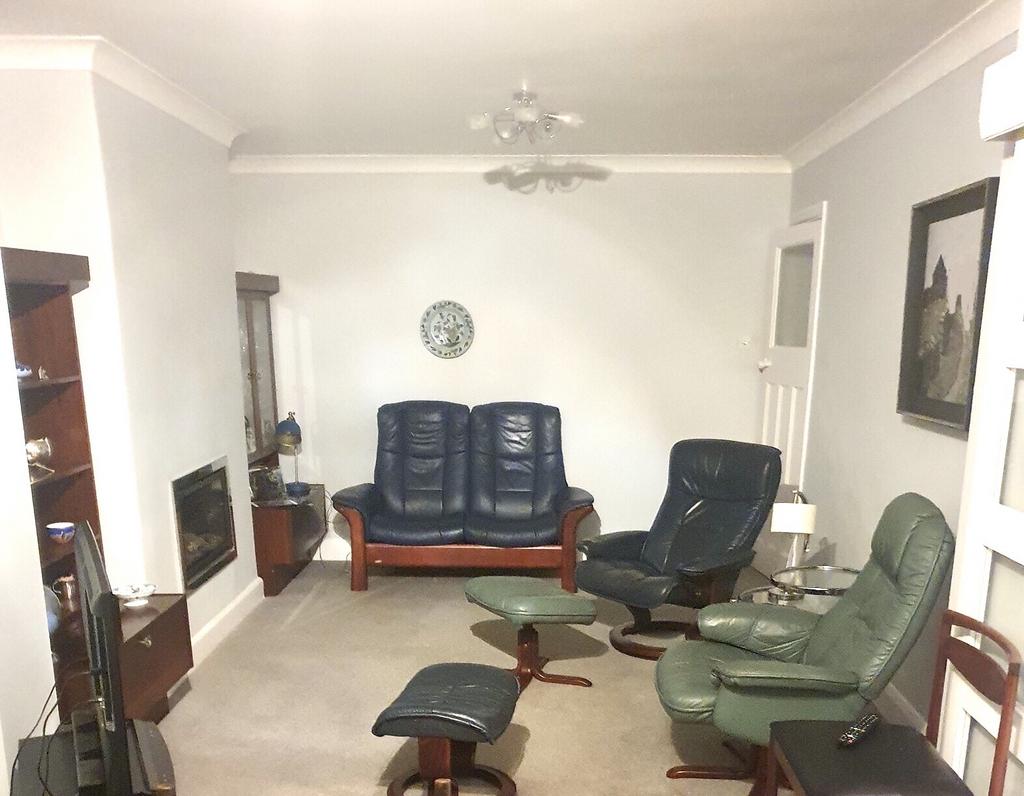 Lounge cropped