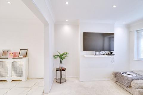 10 Alfred Road, Aveley, South Ockendon, RM15 4SU