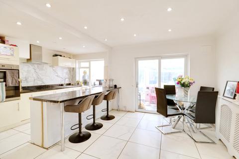 10 Alfred Road, Aveley, South Ockendon, RM15 4SU