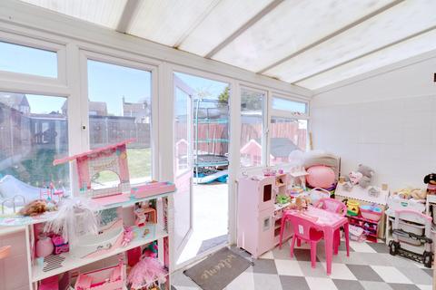 10 Alfred Road, Aveley, South Ockendon, RM15 4SU