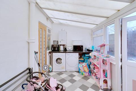 10 Alfred Road, Aveley, South Ockendon, RM15 4SU