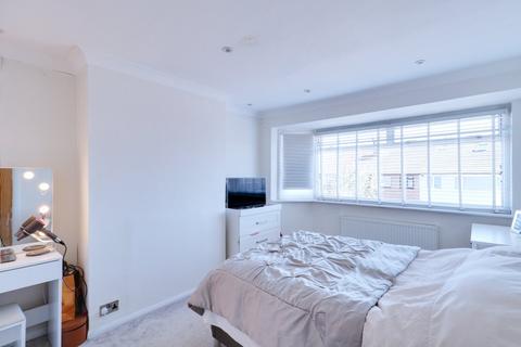 10 Alfred Road, Aveley, South Ockendon, RM15 4SU